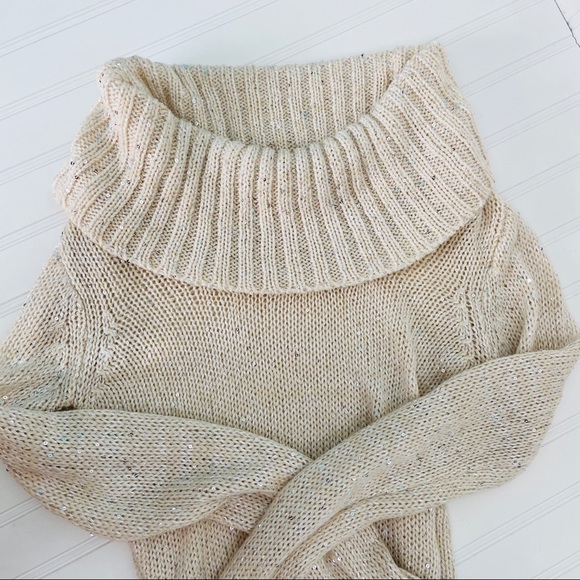 Lei Sweater - Picture 1 of 7